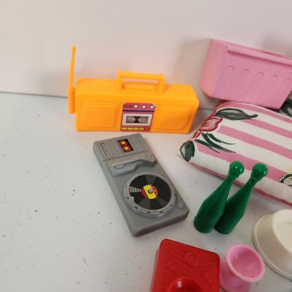 Vintage 1990s Barbie Doll House Accessories Lot Pillows Boombox Phone Dishes 90s - Picture 3 of 11